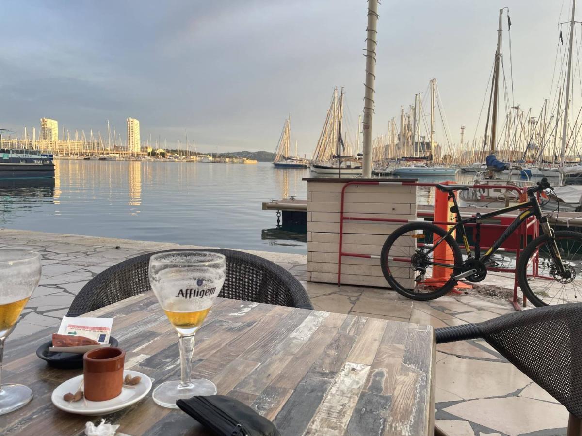 Appartement Mignon Calme Douillet Ascenseur Clim Etage Eleve Proche Parking Et Toutes Commodites Au Coeur Du Toulon Historique Экстерьер фото
