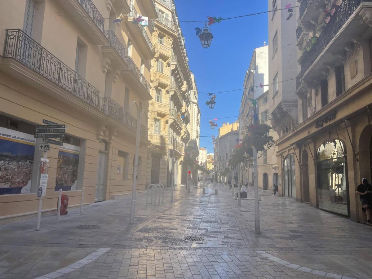 Appartement Mignon Calme Douillet Ascenseur Clim Etage Eleve Proche Parking Et Toutes Commodites Au Coeur Du Toulon Historique Экстерьер фото